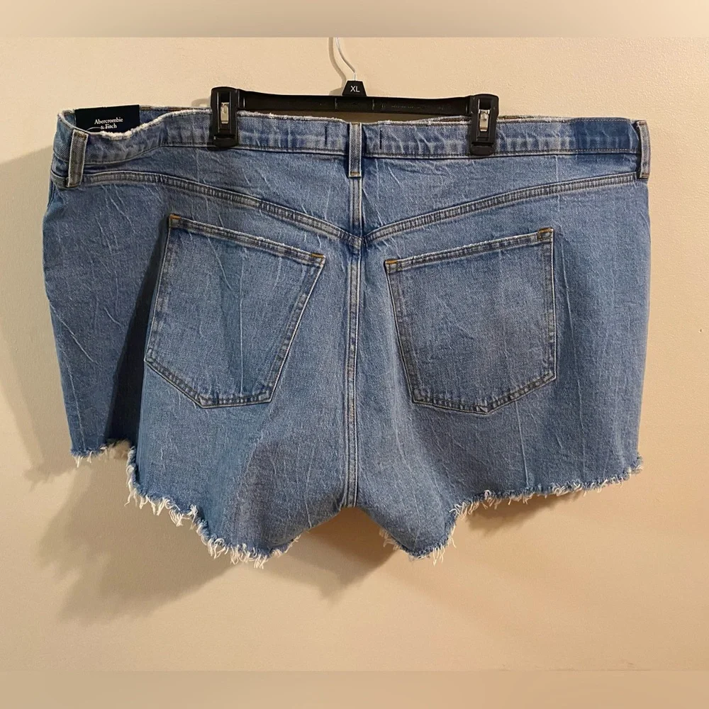 New NWT Abercrombie & Fitch High Rise The‎ Mom Short Curve Love 37 24